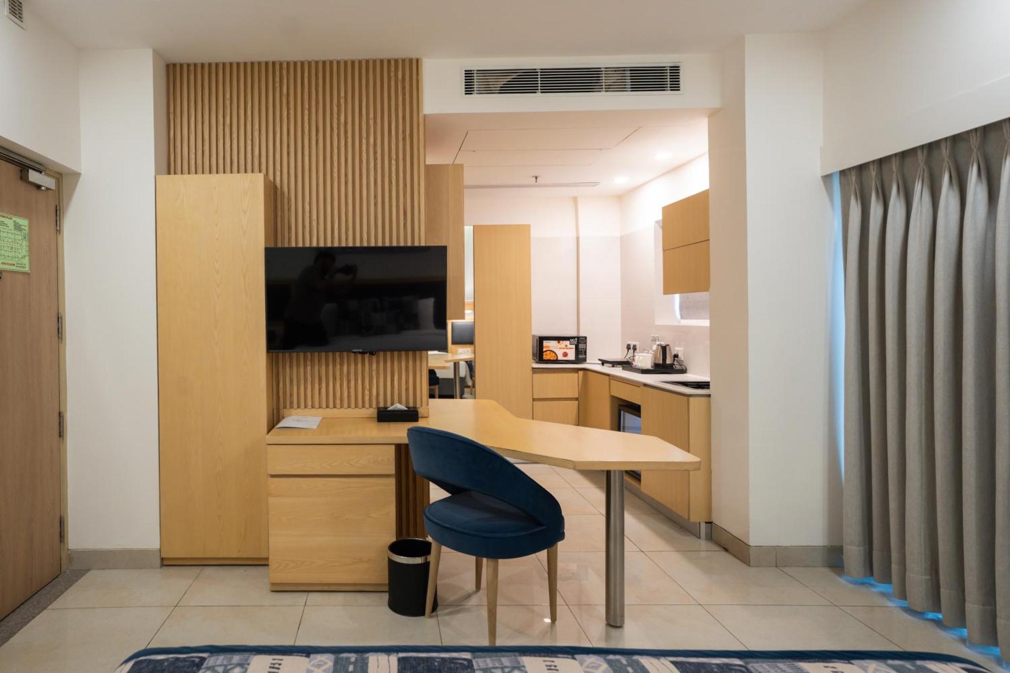 Ar Suites Klj Square Gurgaon Esterno foto