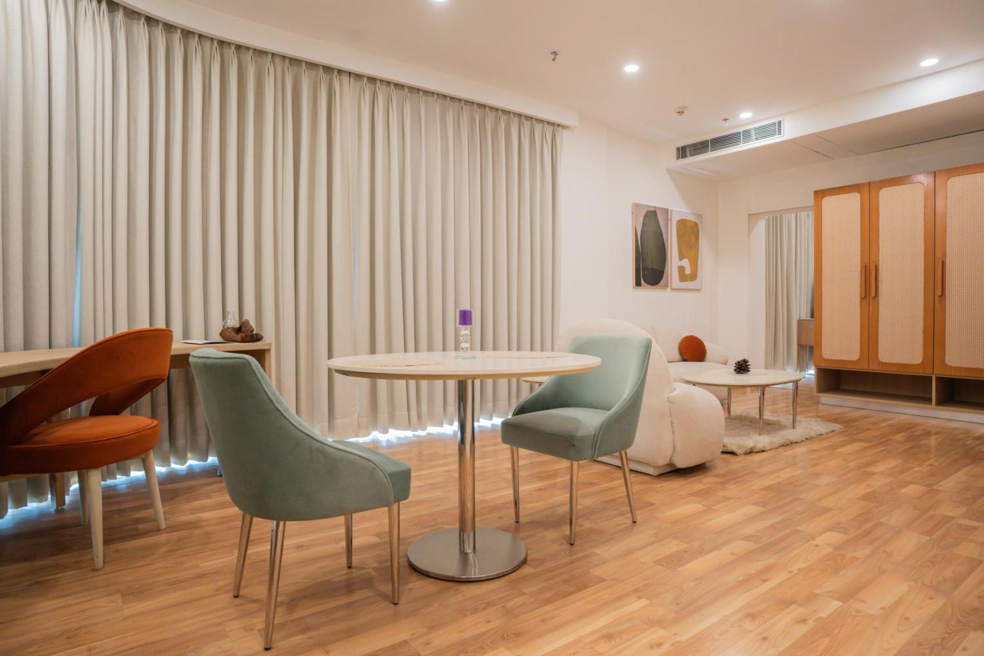Ar Suites Klj Square Gurgaon Esterno foto