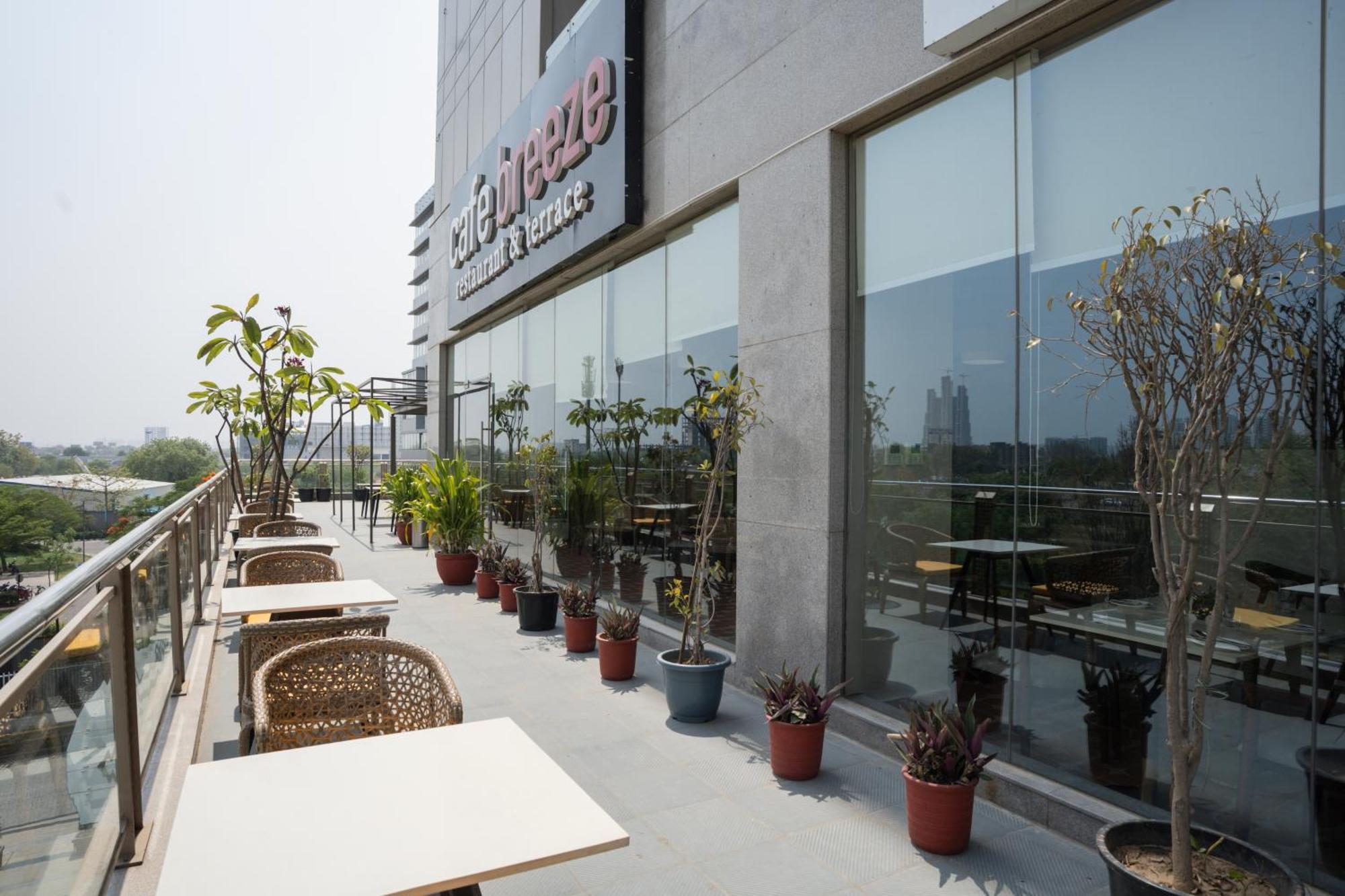 Ar Suites Klj Square Gurgaon Esterno foto