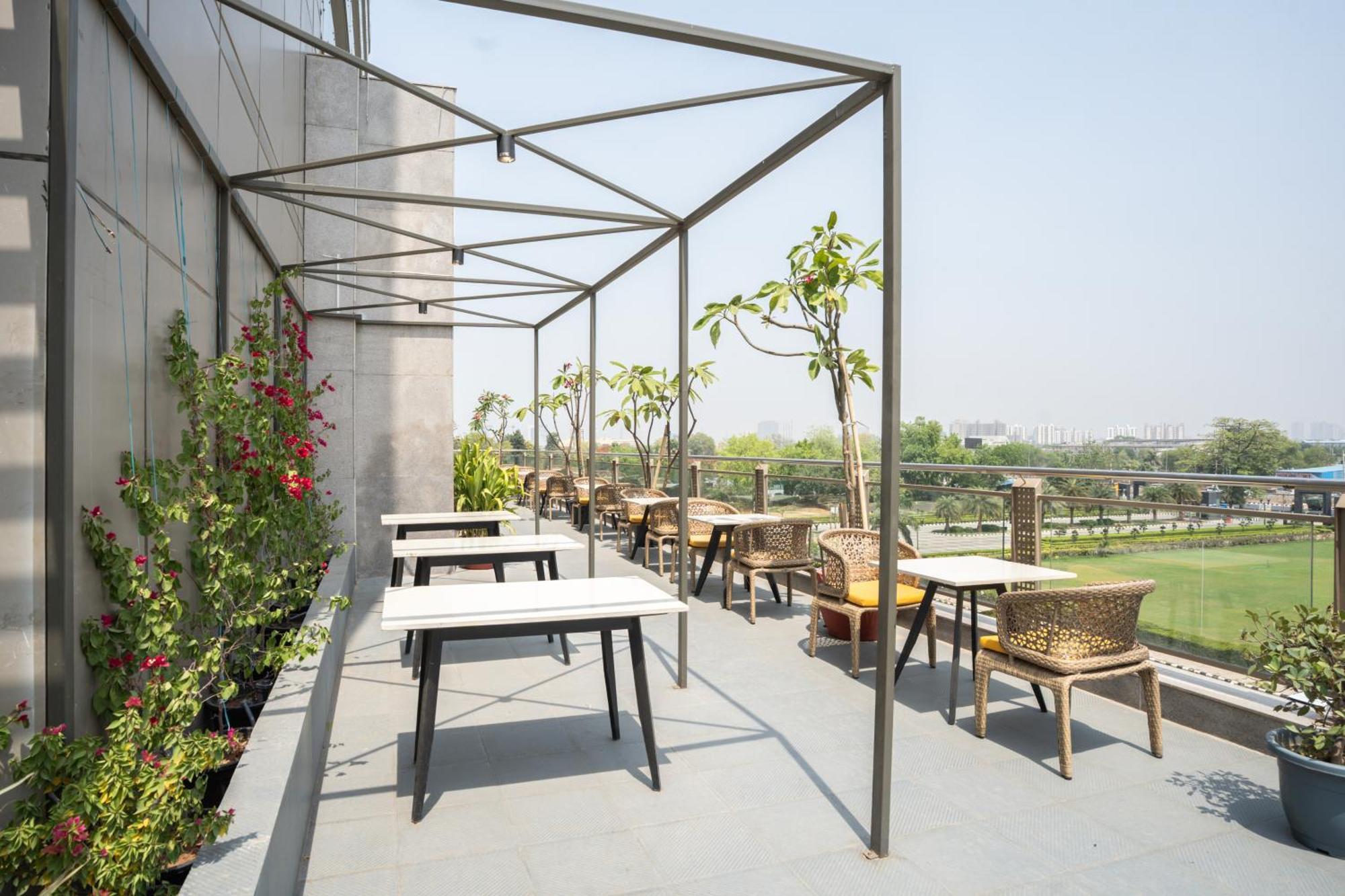 Ar Suites Klj Square Gurgaon Esterno foto