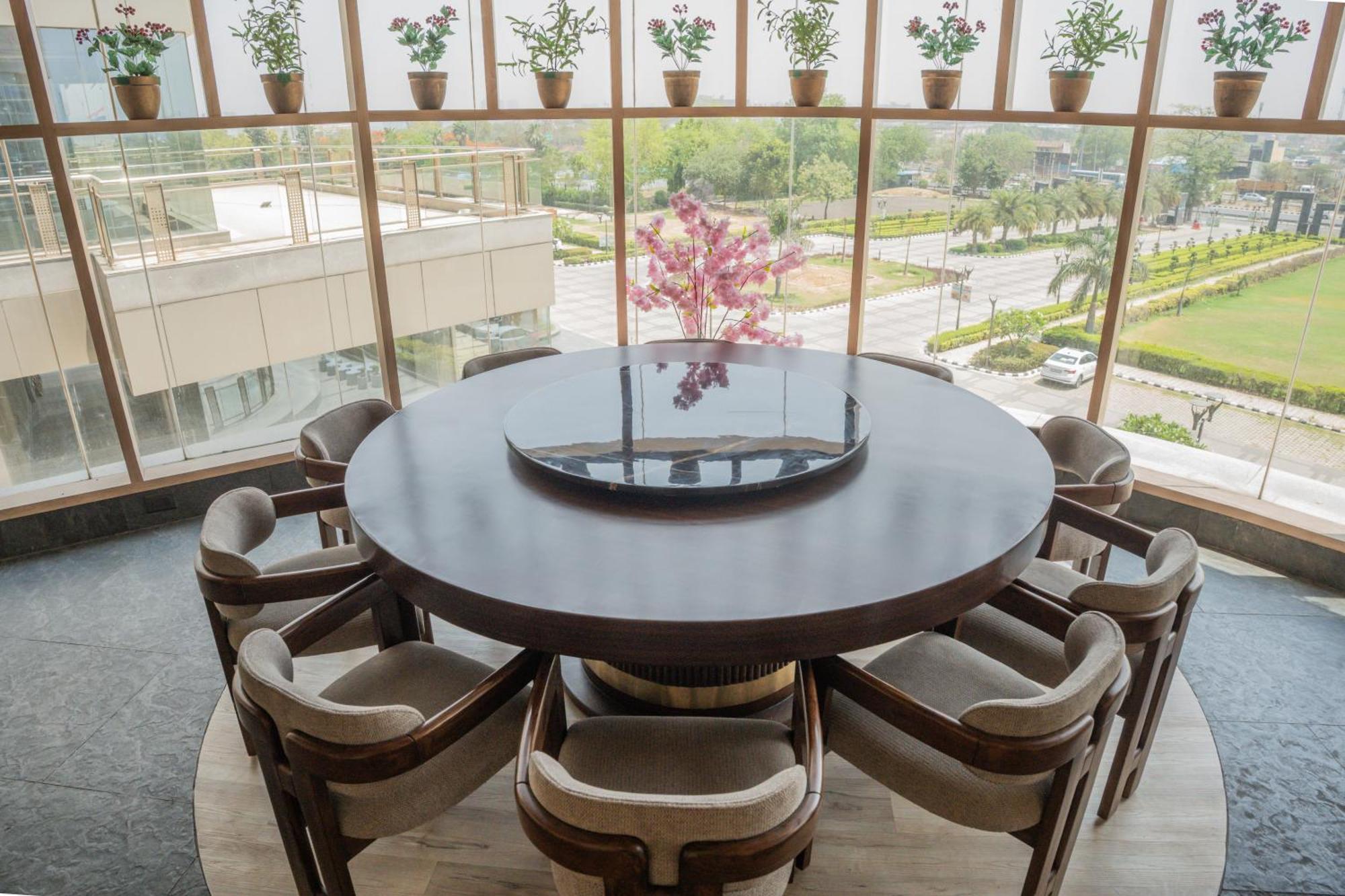 Ar Suites Klj Square Gurgaon Esterno foto
